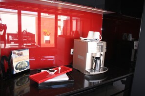 Coffee machine with an endless supply of Coffee Beans! 