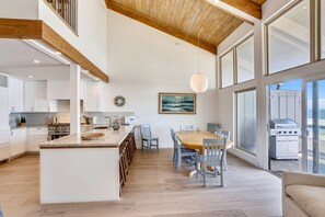 kitchen/dining