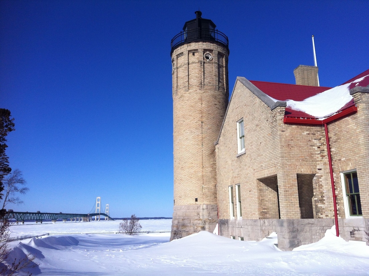 5br 1 Ba Cottage In The Heart Of St. Ignace