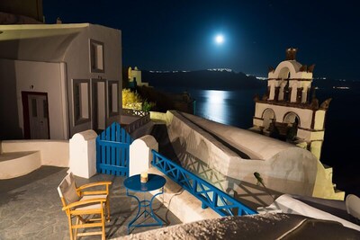 SantoriniParadise: BLUE & WHITE cave house, authentic experience, Caldera view