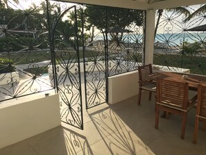 Private covered terrace & sun terrace