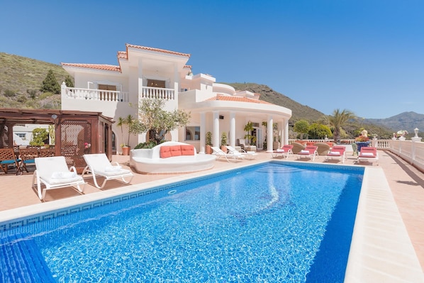 Luxury Villa with privacy, heated swimming pool, great sea views, cinema, gym