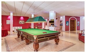 Spacious PARTY ROOM with great Bose hi-fi system & full size snooker table.  