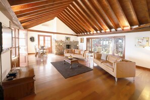 Am enormous lounge with original wooden beams and fireplace 