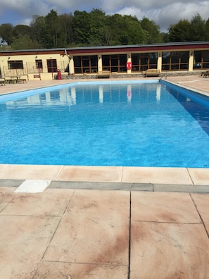 pool area - view towards the poolside bar