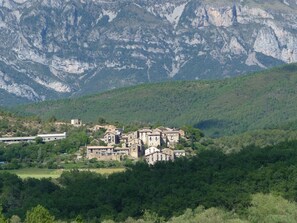 Village Banastón Usana with Peña Montañesa