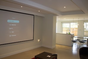 Projector screen with access to freeview and netflix