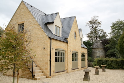 ** NUEVO ** The Coach House, Bourton-on-the-Water, ubicación central, estacionamiento gratuito