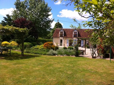 Charming rural cottage with large garden 10 minutes from Zoo Beauval 