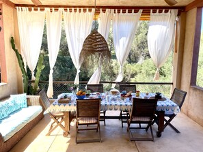 Outdoor dining