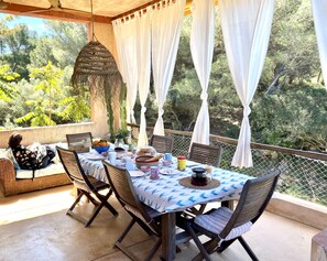 Outdoor dining