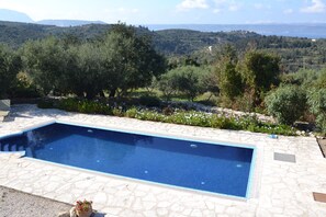 Large  (10x4m) private pool 