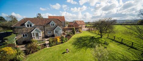 Valley Farm is in Kilmington, close to Lyme Regis in East Devon  (Dog friendly)