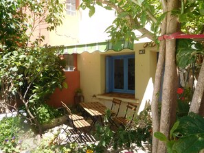 Terrace with shade