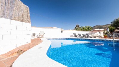 Gran casa asequible con jardín y sollar piscina climatizada WIFI gratuito € 41PPPN 