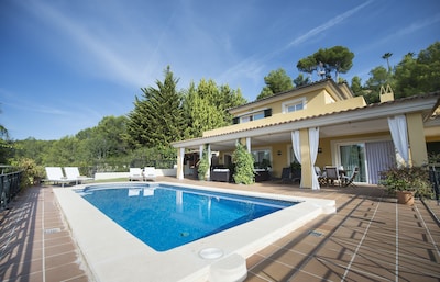 Wunderschöne und luxuriöse Villa mit Pool nur 5 Minuten vom Strand von Portals