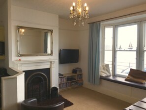 Lounge with window seat with panoramic viewover  the whole bay
