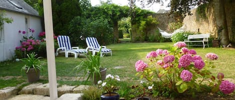 Le jardin vu de la terrasse