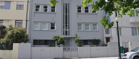 OPO-APT Exterior view