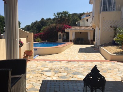 Casa Julio con preciosas vistas de Altea con piscina privada.