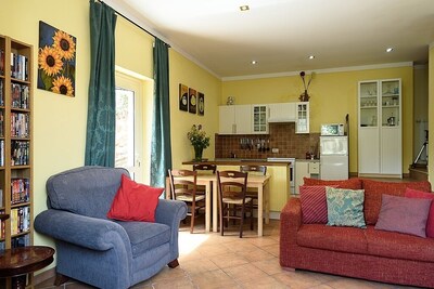 Beautiful spacious 2 bedroom, vacation apartment in Umbrian Town Villa