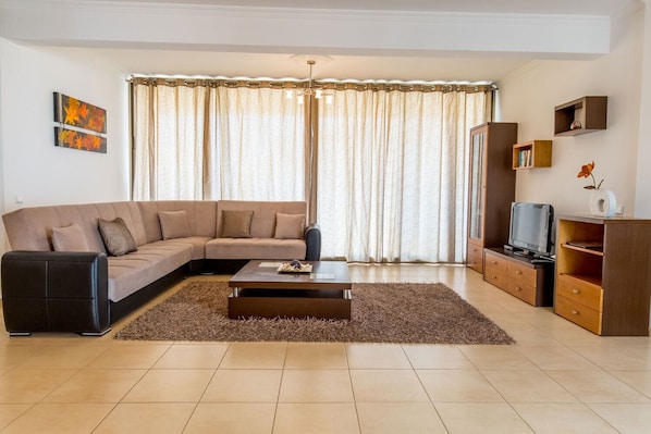 Spacious, sun filled lounge dining room with patio doors to balcony