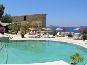 Adults only pool and bar