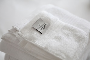 Carefully selected top quality bed linen & towels