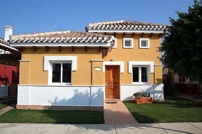 Luxurious 2 bed 2 bath villa with private pool, large garden and golf- nr to sea