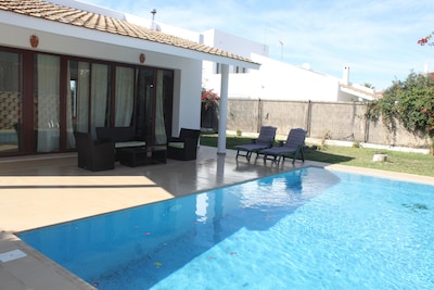 HOUSE WITH SWIMMING POOL 50 METERS FROM LA CALA DE ROCHE