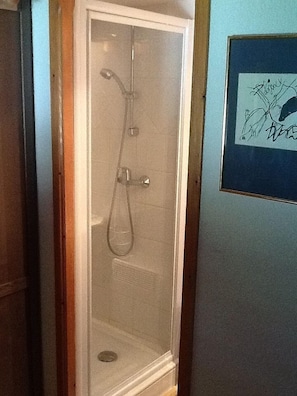 en suite shower