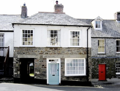 Medieval cottage in charming village, sleeping up to 3, near to coast and town