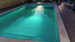 Piscina di notte
