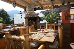 Outdoor kitchen and dining