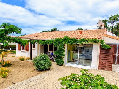 House with garden, 200m from the most beautiful beach in France, forest lands