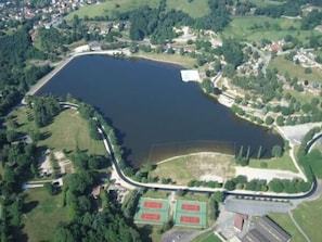 Lake -800 meters from HOUSE =TENNIS,SQUASH,restaur