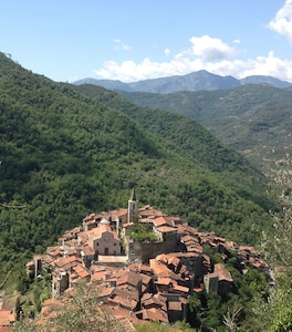 traditional house in  beautiful APRICALE, Liguria, experience the real Italy!