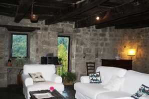 living room
