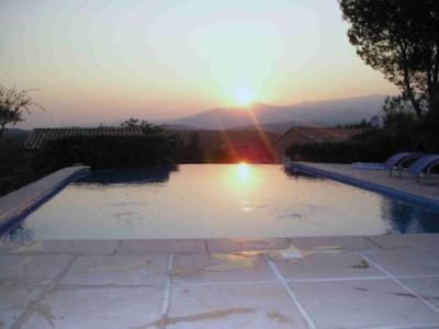 Provencal villa - panoramic view and heated swimming pool