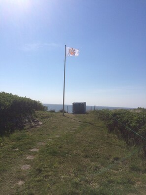 Weg zum Strandkorb und zum Strandabgang