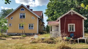 Der Südhof und das Kinderspielhaus