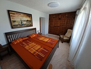 Schlafzimmer 1