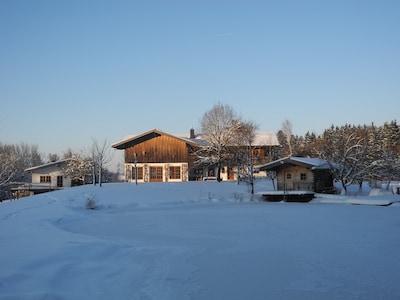 Vacaciones en el campo en el bloque de invierno