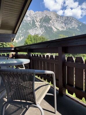 Privatsphäre auf dem Balkon mit atemberaubendem Blick Richtung Kammspitz.