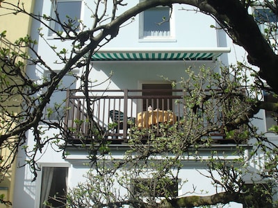 Excl. Piso: 3 habitaciones, balcón,
solo para adultos, lugar tranquilo en Eppendorf