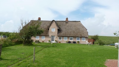 Exclusive, spacious apartment in the thatched house built in 1840 restored in 2010