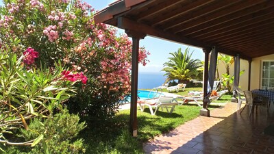 Finca mit Pool und überwältigendem Meerblick, direkt am Meer auf 220 Höhenmetern