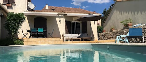 Soyez les bienvenus dans notre charmante villa ensoleillée