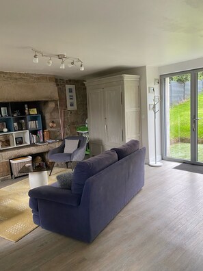 Salon avec accès aux 2 jardins