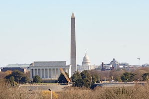 The nearby Washington Monument